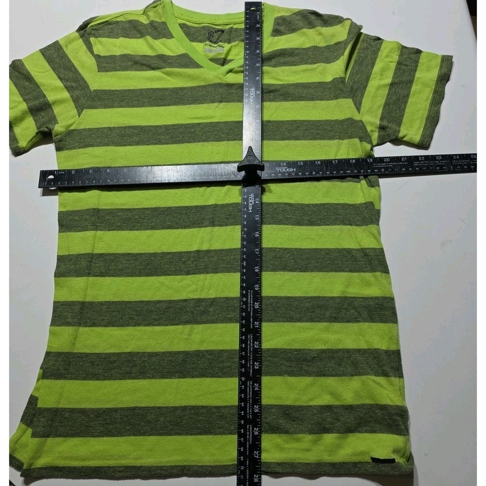 On The Byas T-Shirt Mens Large Green Striped Y2k V-neck Skater Surfer - Picture 5 of 5